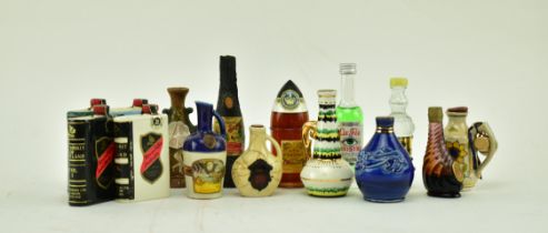 A LARGE COLLECTION OF MINIATURE BOTTLES OF SPIRITS & LIQUEURS