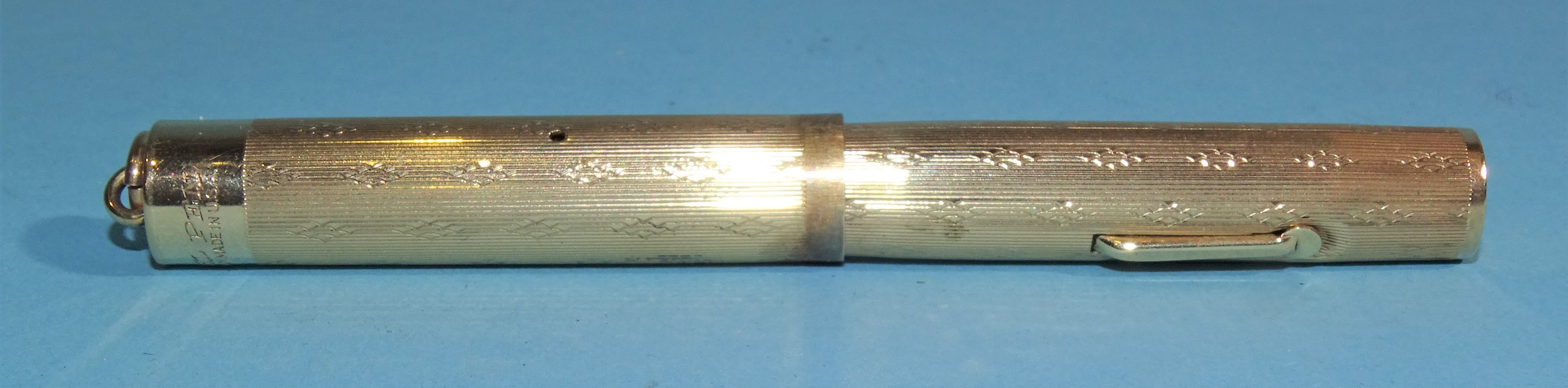 A Wahl Eversharp fountain pen marked 'Solid Gold, Made in USA', with 14k Wahl 2 nib, 9.5cm long, (in - Bild 2 aus 3