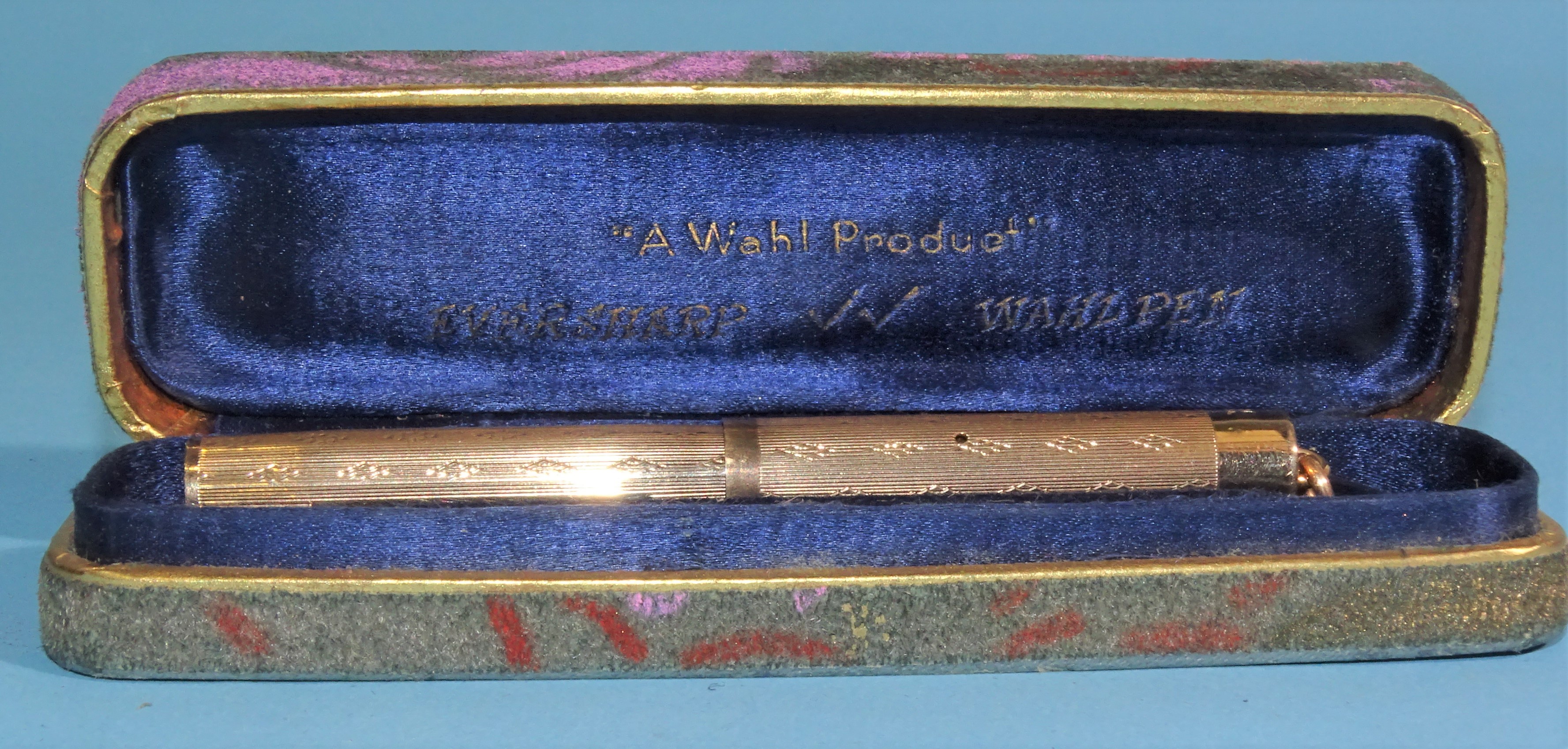 A Wahl Eversharp fountain pen marked 'Solid Gold, Made in USA', with 14k Wahl 2 nib, 9.5cm long, (in - Bild 3 aus 3