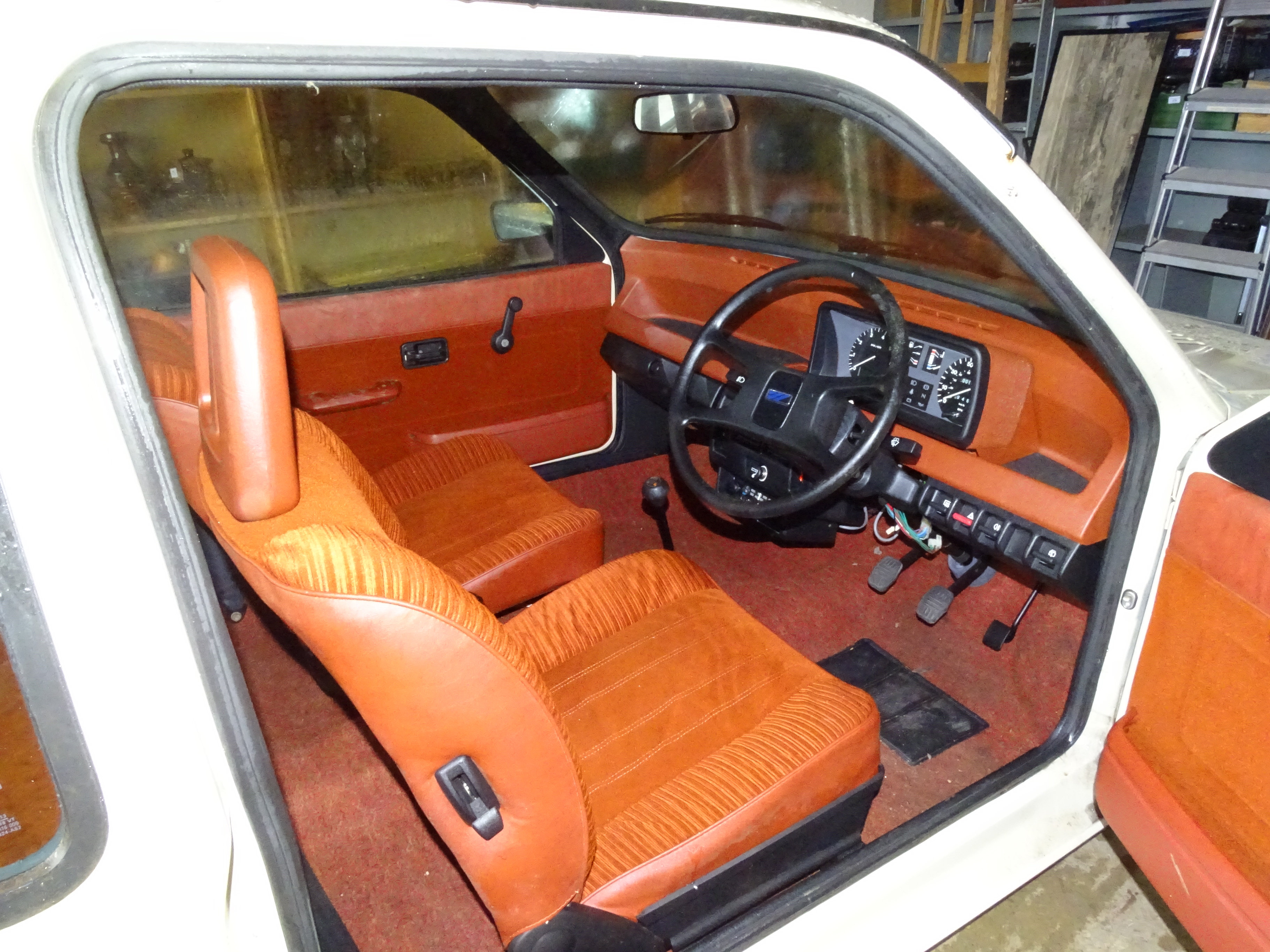 An Austin Mini Metro 1.3L HLS 3-door hatchback motor car, registration number POD 435W, sand colour, - Bild 7 aus 12