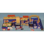 Hornby Dublo, boxed accessories: D1 Island Platform, Signal Cabin, Footbridge, Level Crossing,