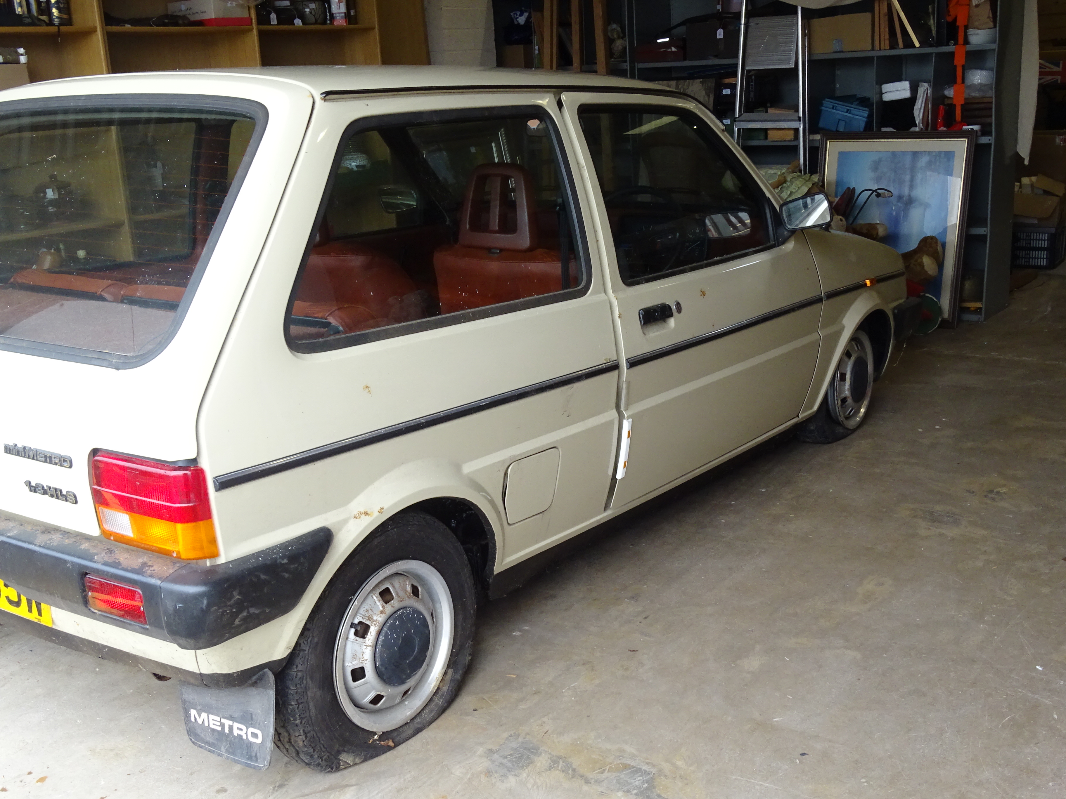 An Austin Mini Metro 1.3L HLS 3-door hatchback motor car, registration number POD 435W, sand colour, - Bild 2 aus 12