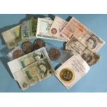A collection of British coinage, including five £5 coins and a small quantity of bank notes, (in
