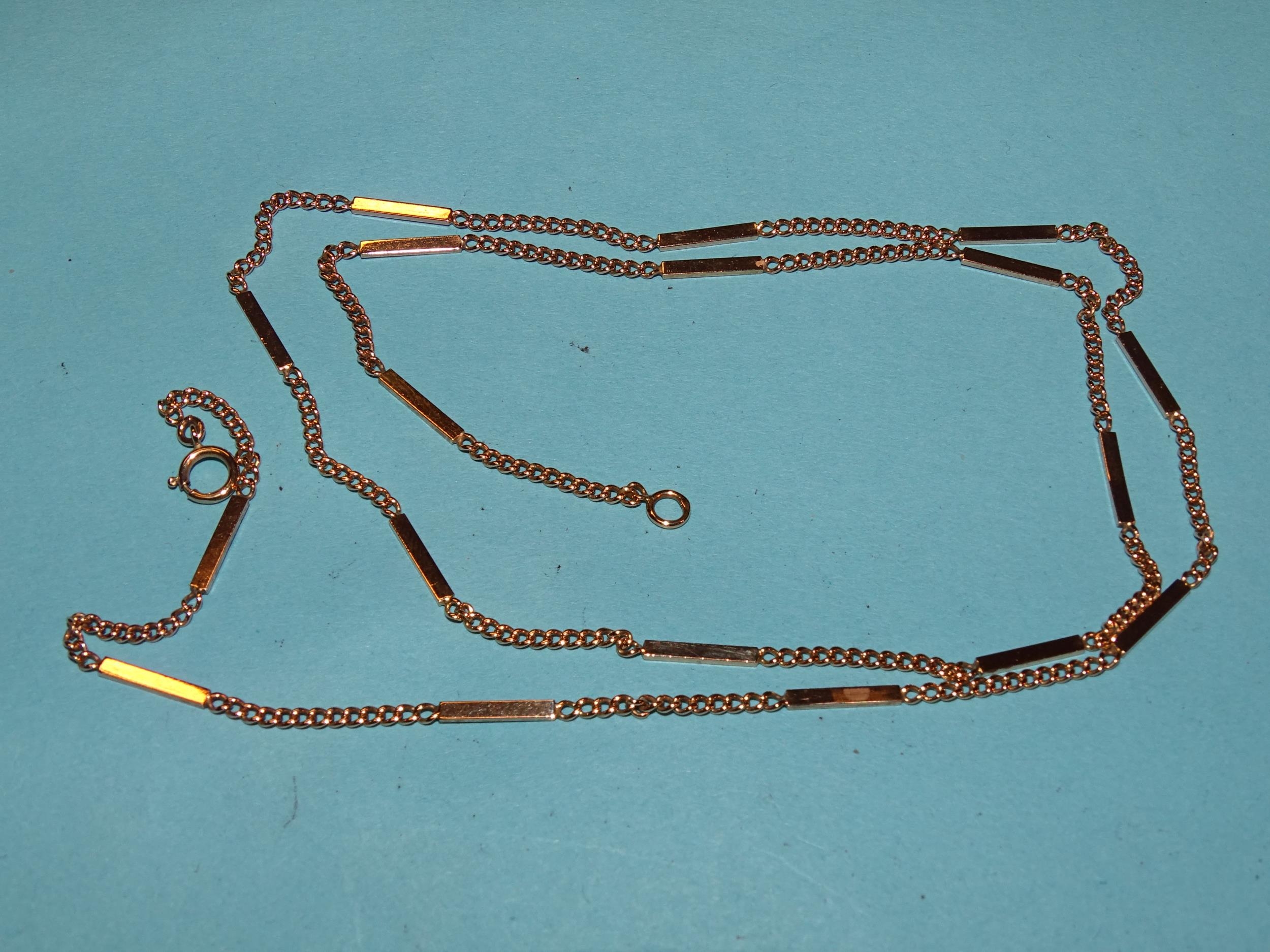 A modern 18k gold neck chain of baton and curb links, (with 9ct ring bolt), 59.5cm, 8.3g.