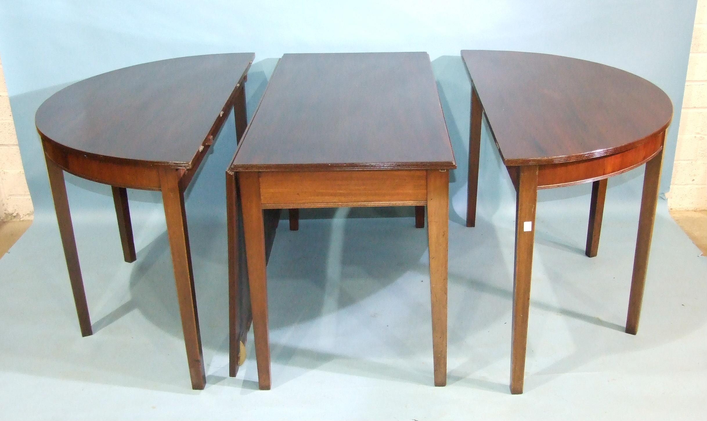 A large Georgian mahogany dining table, comprising two D-ends and drop-leaf centre section, together - Image 2 of 2