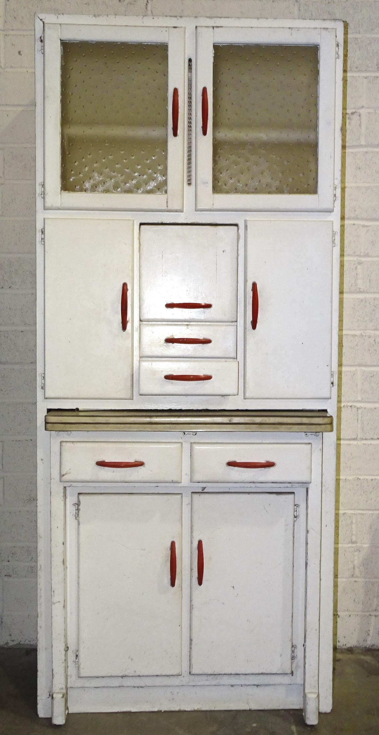 A 1950's painted kitchen cabinet with pull-out work surface. - Bild 2 aus 2