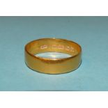 A 22ct gold wedding band, size T½, 4.9g.