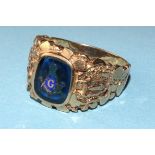 A gold Masonic signet ring marked '10k', (very large), 11g.