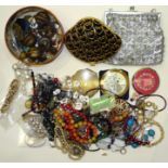 Three compacts, two evening bags, a small quantity of early plastic and other buttons and a quantity