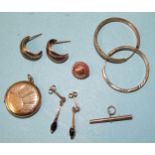 A 9ct gold (front & back) circular locket, a 9ct gold T-bar and single earring, total weight 4.9g