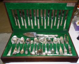 Butler Cutlery, Sheffield, a modern canteen of king's pattern flatware, eight place settings, (