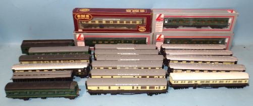 OO gauge: twenty-two coaches, (four boxed, remaining unboxed), by Lima, Airfix, Hornby, etc, (22).