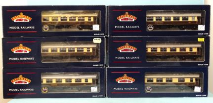 Bachmann OO gauge, six BR Mk1 Pullman coaches with lighting: 39-280, 290, 290A, 300A, 320 (x2), (all