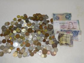 A collection of mainly world coinage and a small quantity of bank notes.