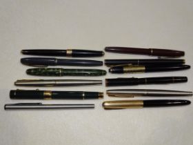 A Parker '17' fountain pen, two Parker '45' fountain pens, a Conway Stewart '15' (a/f), a Wyvern '