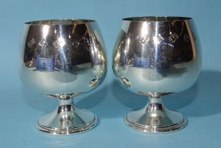 A pair of small silver goblets of plain form, Birmingham 1977, maker A T Cannon, 8cm high, ___6.2oz,
