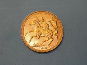 An Elizabeth II 1974  Isle of Man £5 gold coin, approximately 40g.