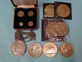 A 1901 Maundy set, a 1737 Mexico 8-Reales coin in pendant mount and a small quantity of other coins.