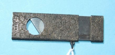 A silver cigar cutter of rectangular form, 6 x 2cm, London 1977, maker Ramsden & Roed.