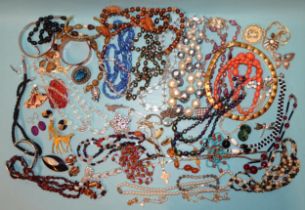 A quantity of costume jewellery.