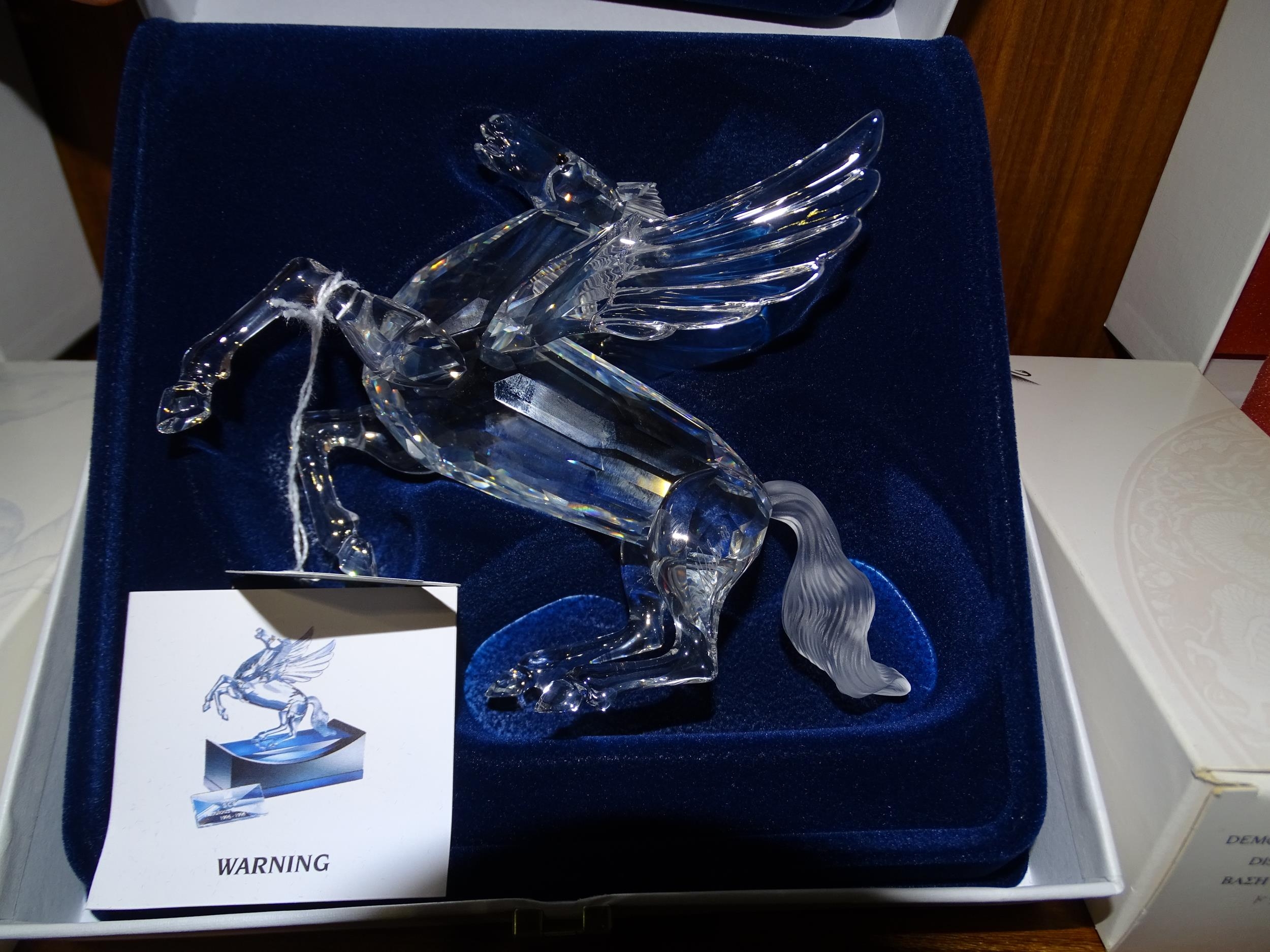 Swarovski, Fabulous Creatures, "Unicorn-1996", boxed with outer casing and stand, "Dragon-1997", - Bild 3 aus 4
