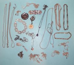 A quantity of silver jewellery marked '925', mainly neck chains and bracelets, 122g.