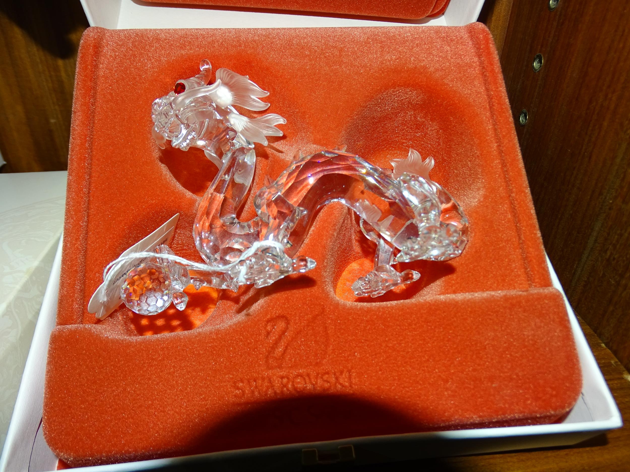 Swarovski, Fabulous Creatures, "Unicorn-1996", boxed with outer casing and stand, "Dragon-1997", - Bild 4 aus 4