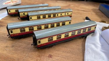 5 UNBOXED COACHES