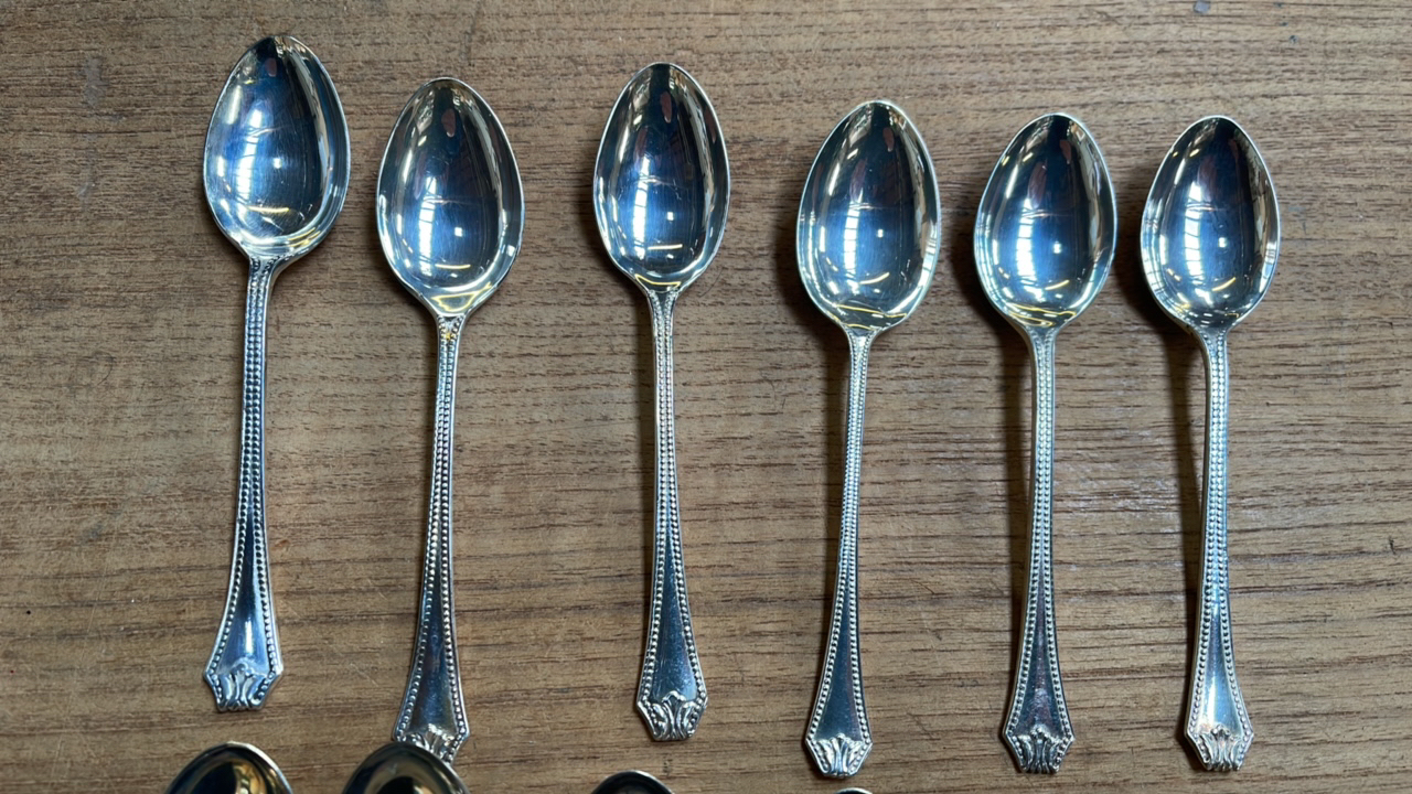 12 SILVER TEA SPOONS - Image 2 of 5