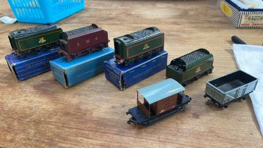 4 TENDERS & 2 WAGONS