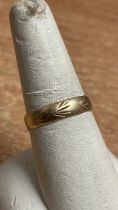 9 CT GOLD WEDDING BAND SIZE Q