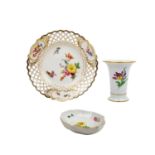 MEISSEN 3-tlg. Konvolut 'Blumendekore', 1. und 2. Wahl, vor 1924: