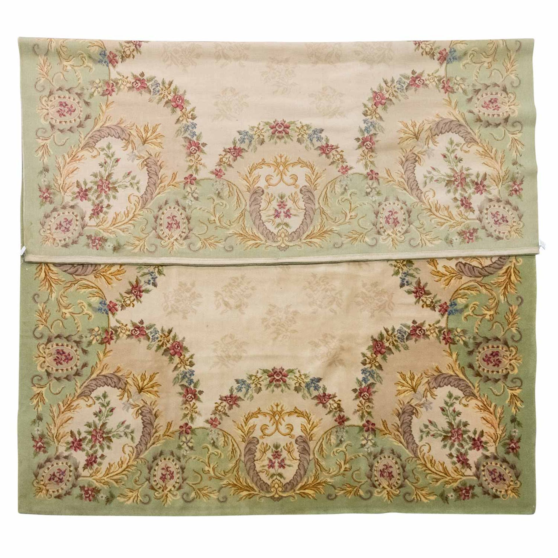 Dekorativer Teppich im französischen Aubusson-Stil, 20. Jh., 340x250 cm. - Bild 2 aus 3