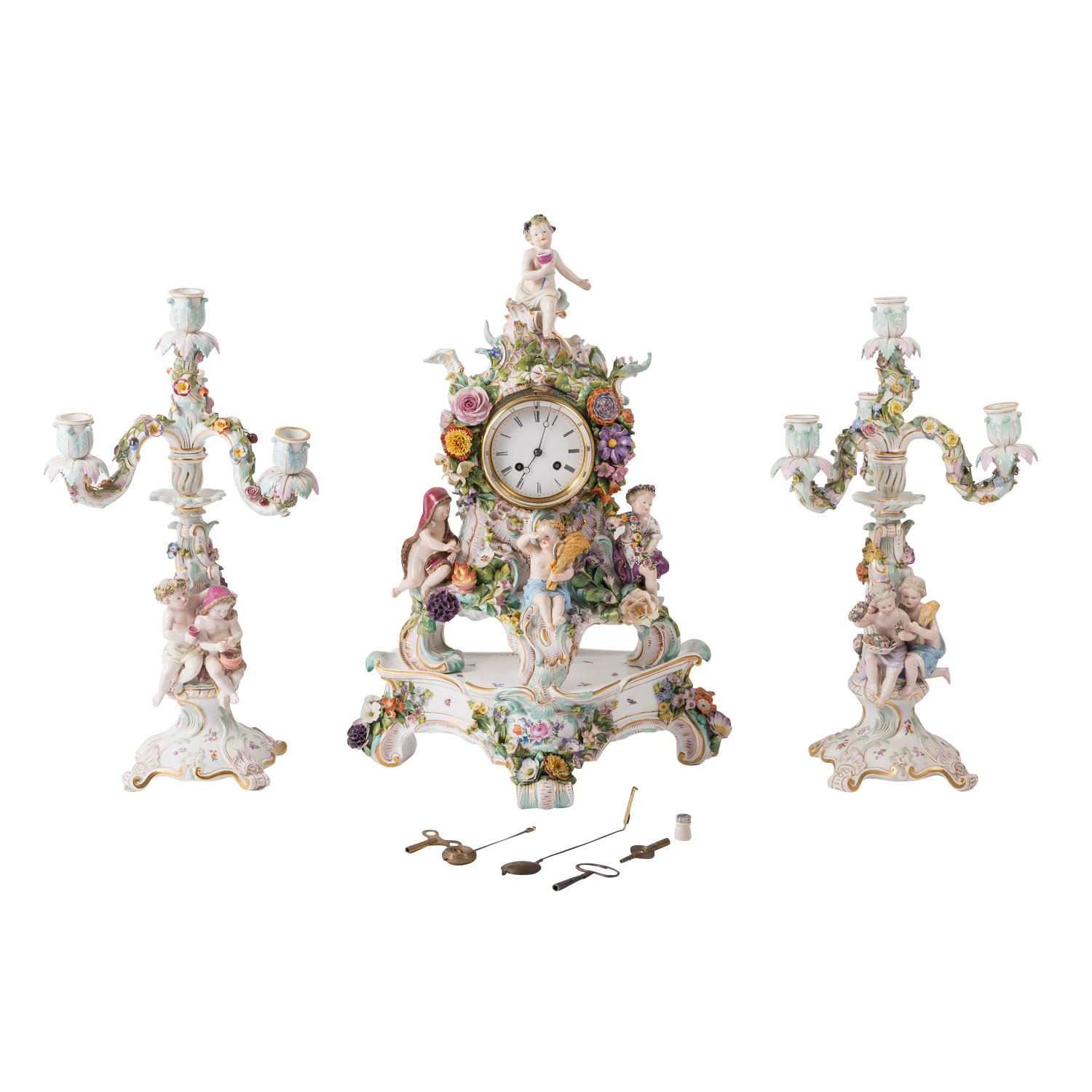 MEISSEN Figurenpendule 'Vier Jahreszeiten' auf Podest mit Figurenleuchtern, 1. Wahl, 19. Jh.