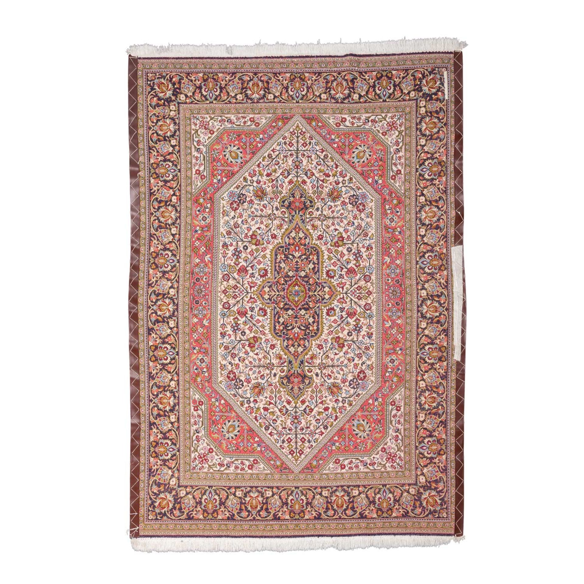 Orientteppich aus Korkwolle. GHOM/PERSIEN, 20. Jh., ca. 210x142 cm. - Bild 2 aus 5