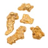 5 natürliche Goldnuggets, ca. 5,1 Gramm gesamt,