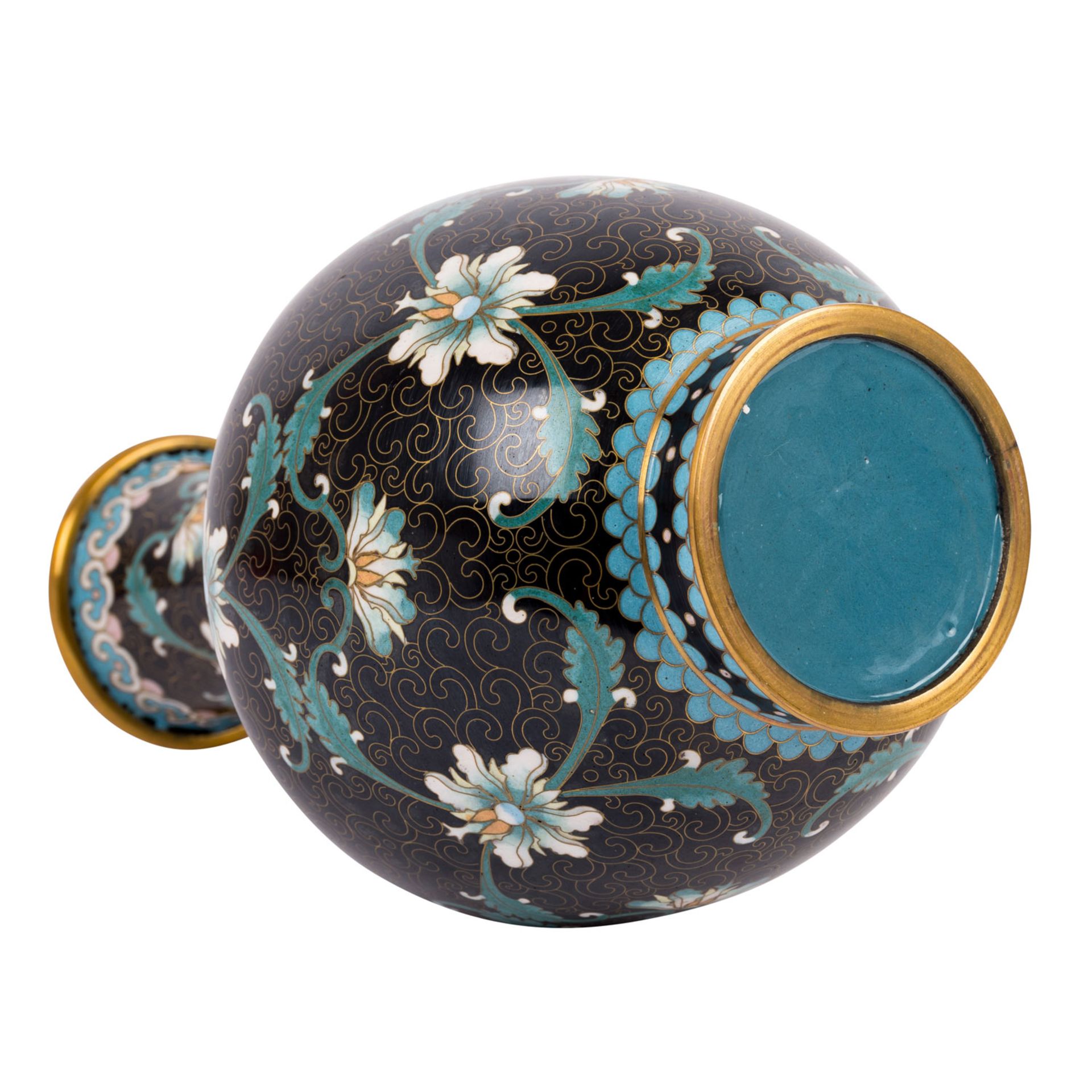 Cloisonné-Vase. CHINA, 20. Jh., - Image 4 of 5