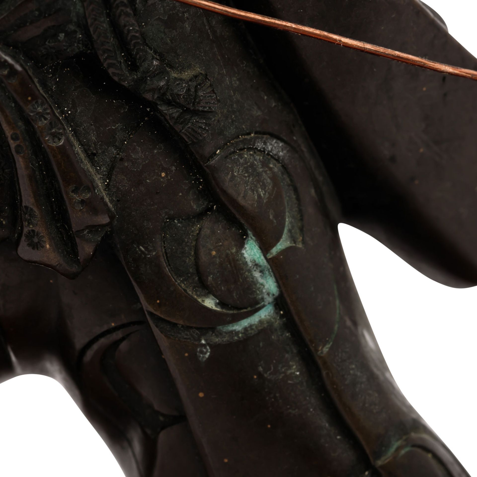 Bronze eines bogenschießenden Samurai-Kriegers. JAPAN, Meiji-Periode. - Image 11 of 12