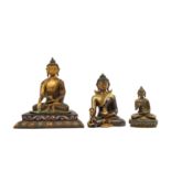 3 Buddha-Statuetten aus Bronze. SINOTIBETSCH, 20. Jh.: