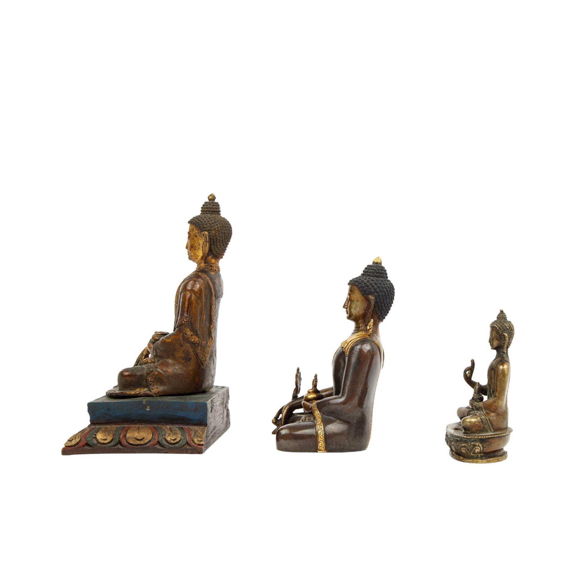 3 Buddha-Statuetten aus Bronze. SINOTIBETSCH, 20. Jh.: - Image 2 of 10