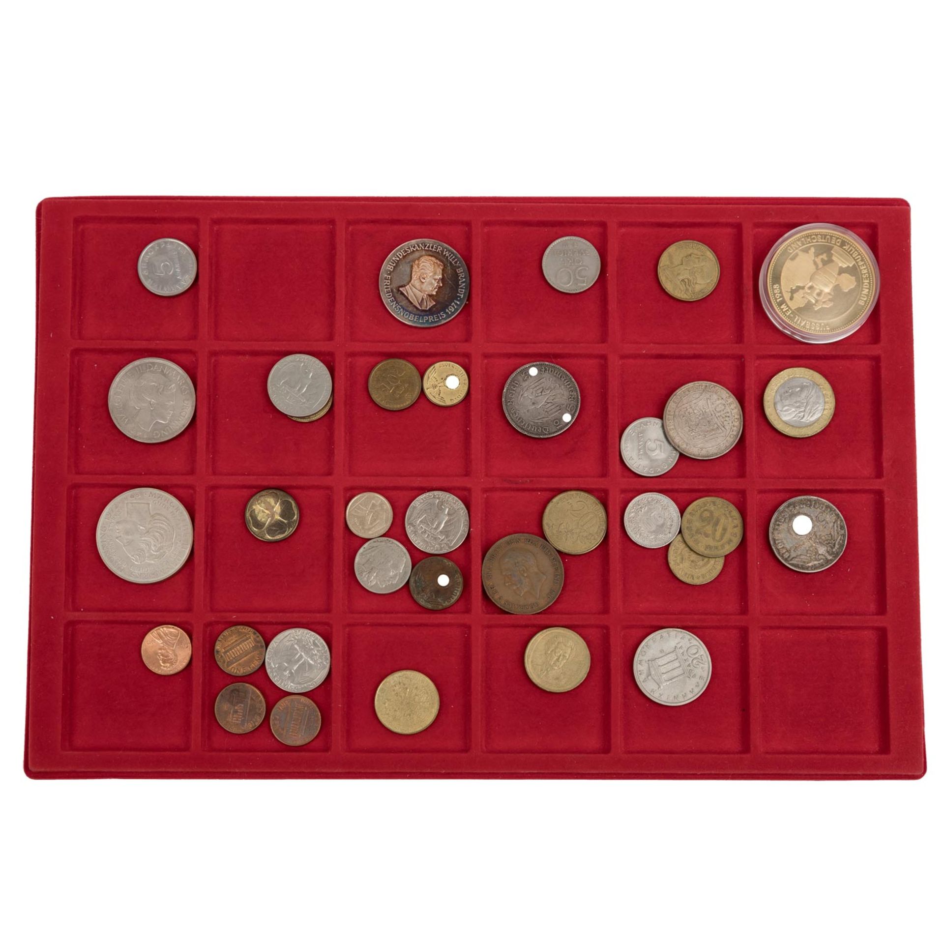 BRD - Münzensammlung in einer Münzenbox mit 77 x 5 DM und 52 x 10 DM - Bild 3 aus 6
