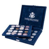 USA - Sammlung von 24 Münzen und Medaillen, darunter