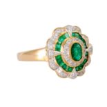 Ring mit Smaragden und Brillanten von zus. ca. 0,15 ct,