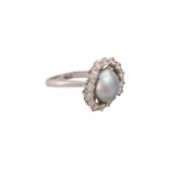 Ring mit Perle und Brillanten zus. ca. 0,96 ct (punziert),