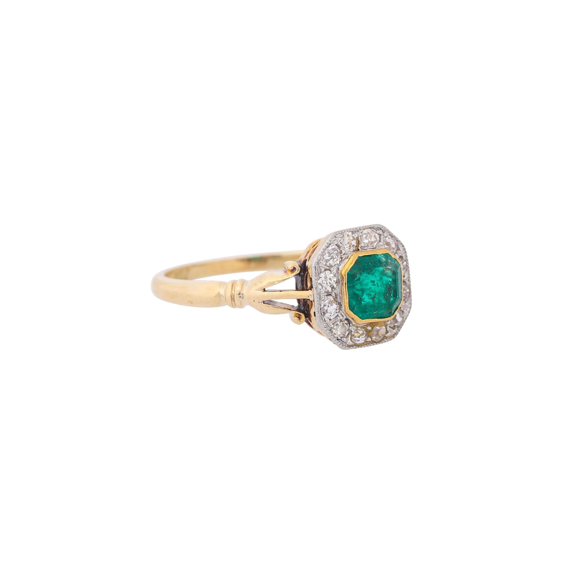 Ring mit oktogonalem Smaragd und 12 Altschliffdiamanten,