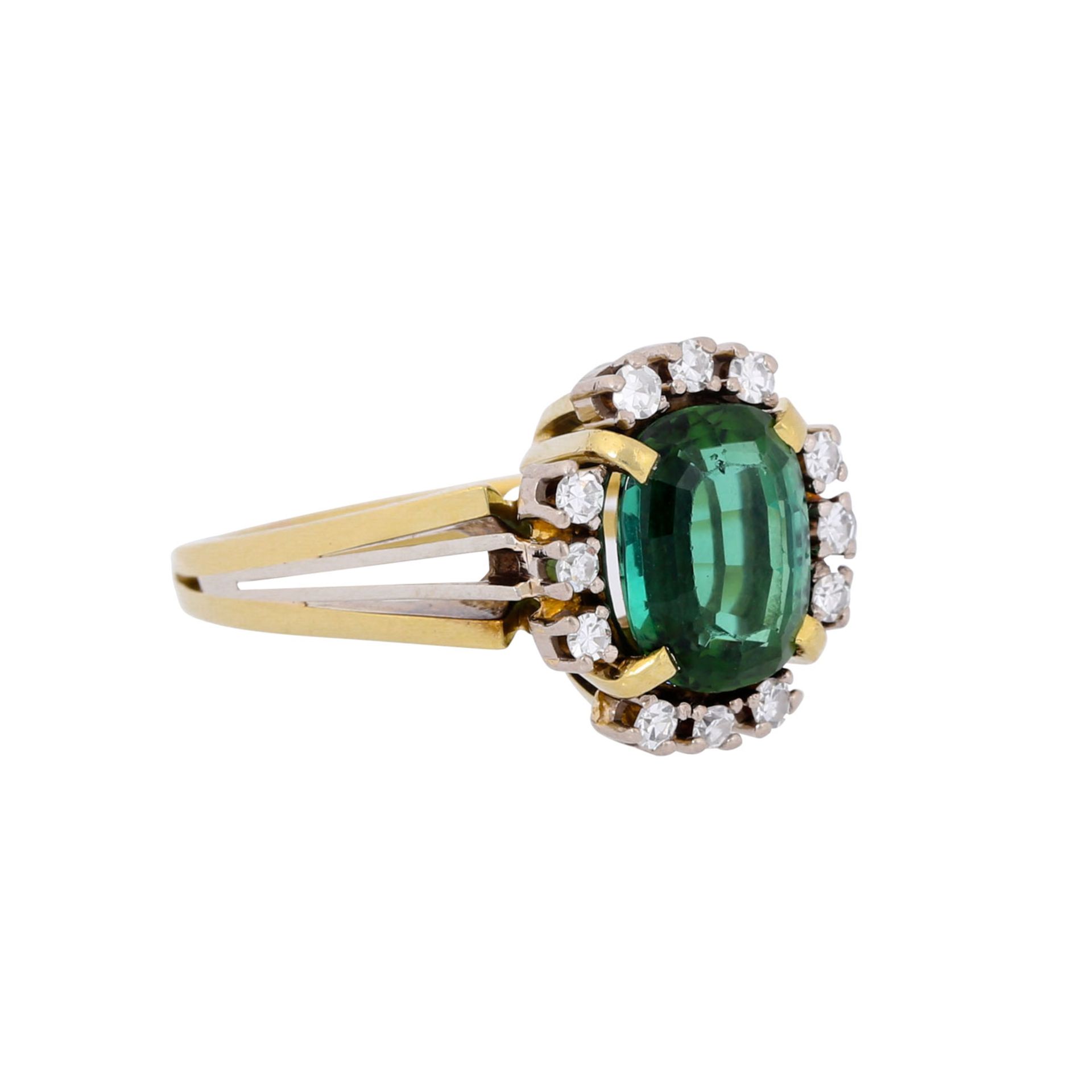 Ring mit blau-grünem Turmalin entouriert von Achtkantdiamanten