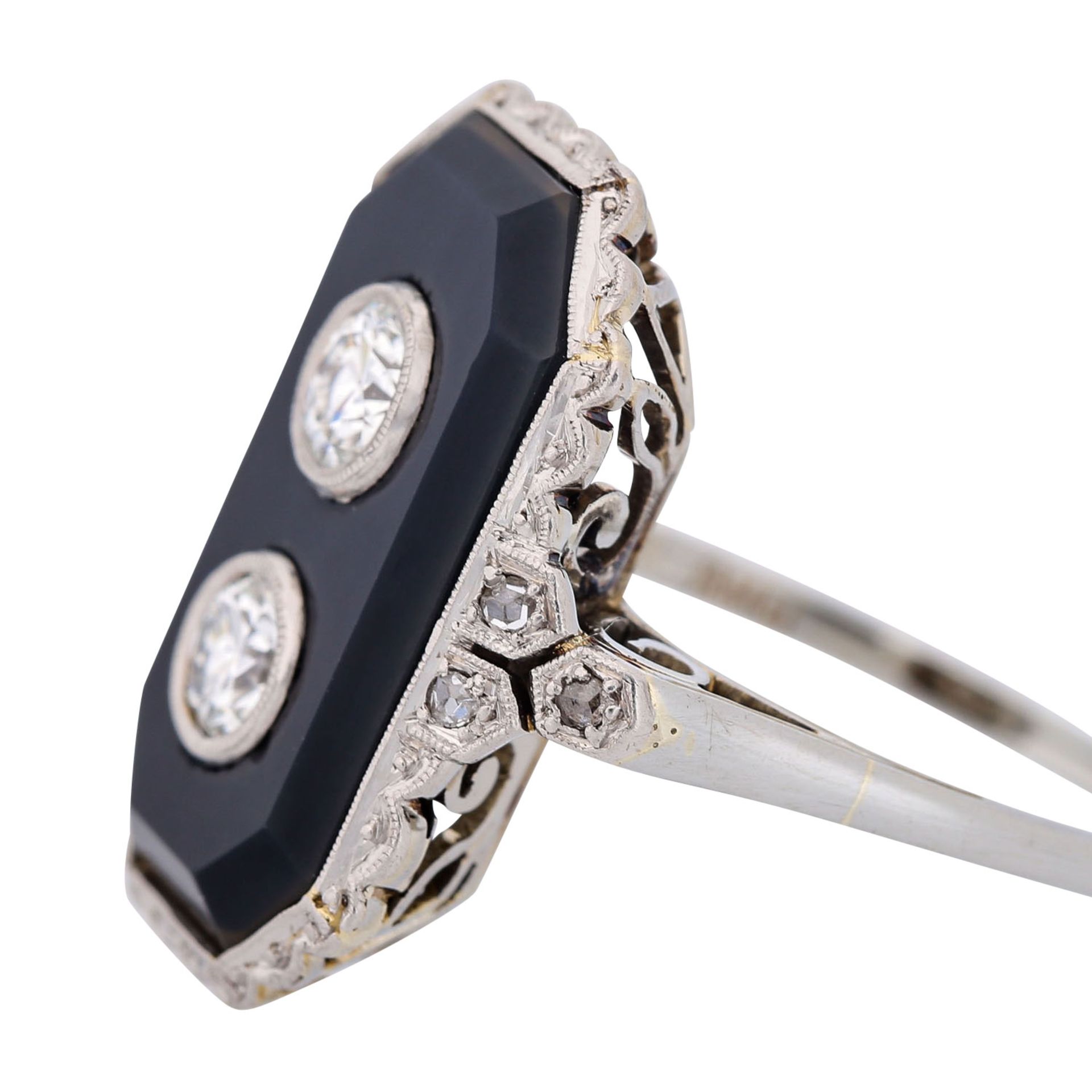 Ring mit Onyxplatte, 2 Altschliffdiamanten zus. ca. 0,35 ct, - Image 3 of 3