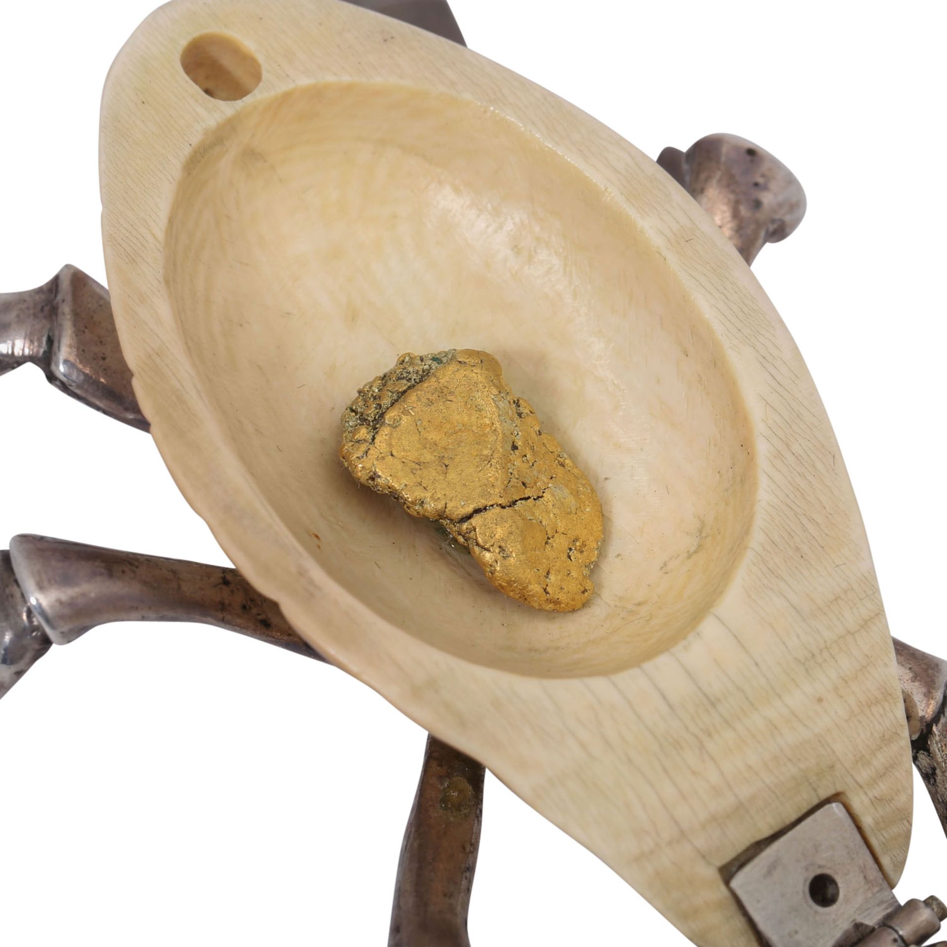 Objekt "Käfer" aus fossilem Bein und Silber, - Bild 7 aus 8