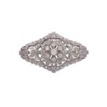 Brosche mit Diamanten von zus. ca. 0,5 ct,