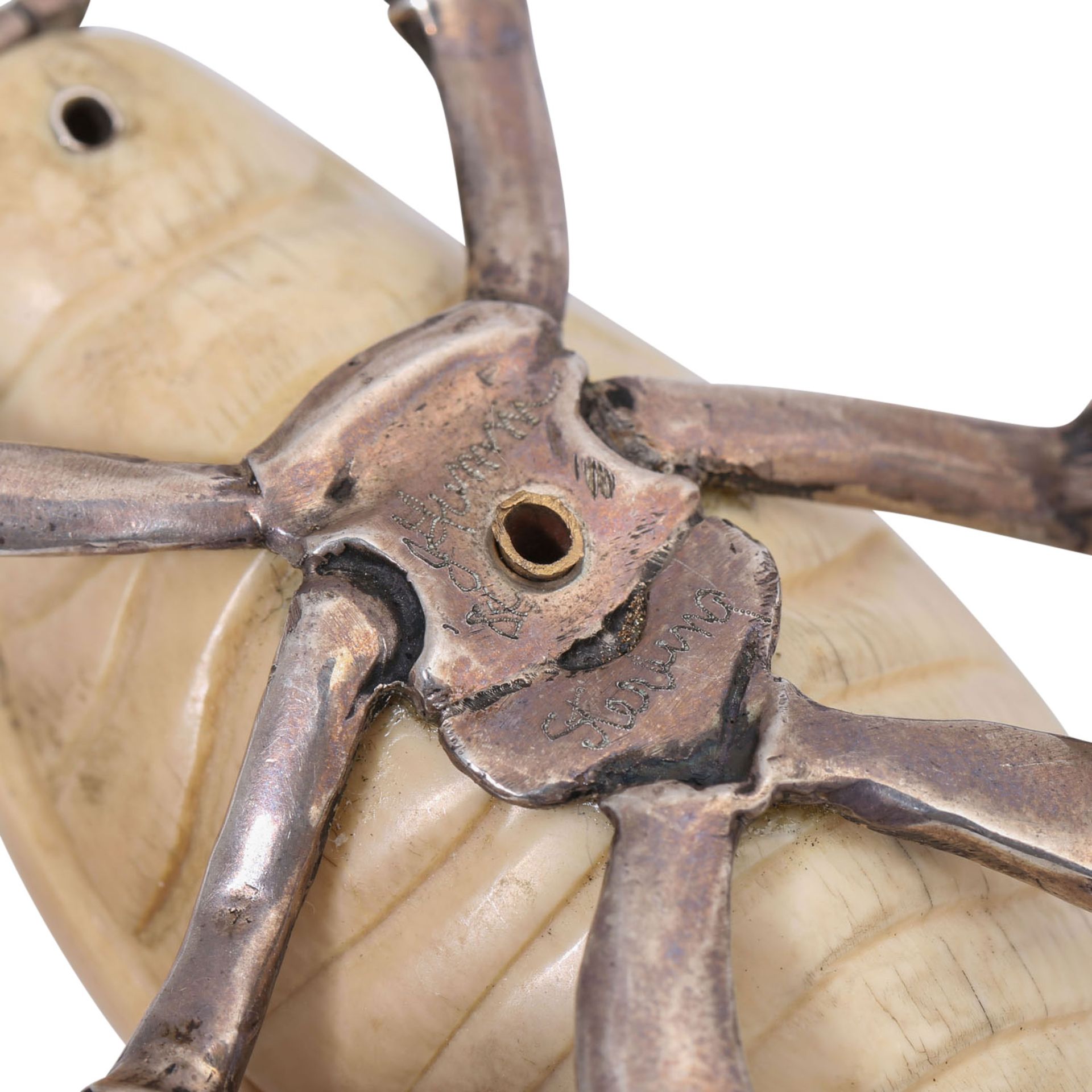 Objekt "Käfer" aus fossilem Bein und Silber, - Bild 8 aus 8